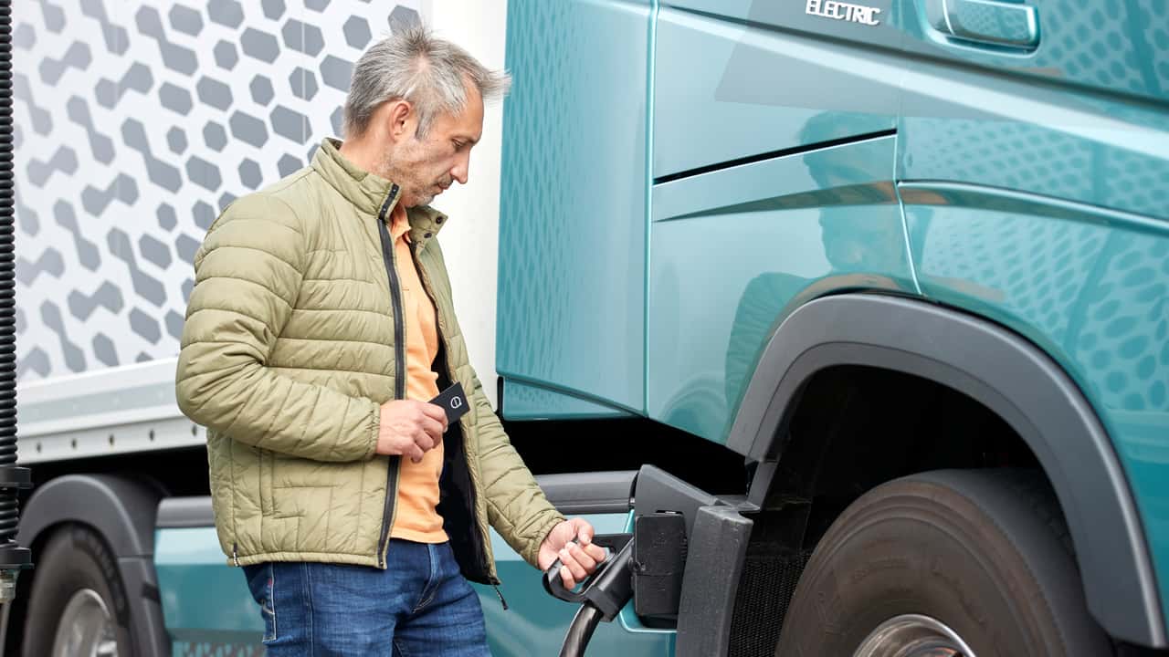 Volvo Trucks, la prima rete di ricarica pubblica fast in Svezia