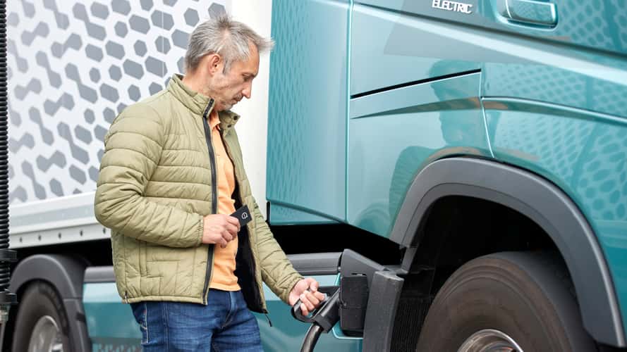 Volvo Trucks lancia in Svezia la ricarica pubblica "fast"