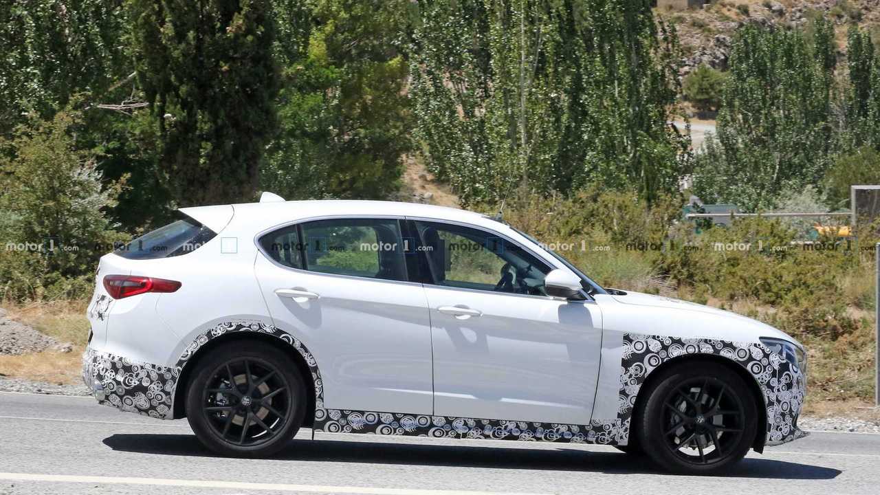 Alfa Romeo Stelvio actualizado fotos espía