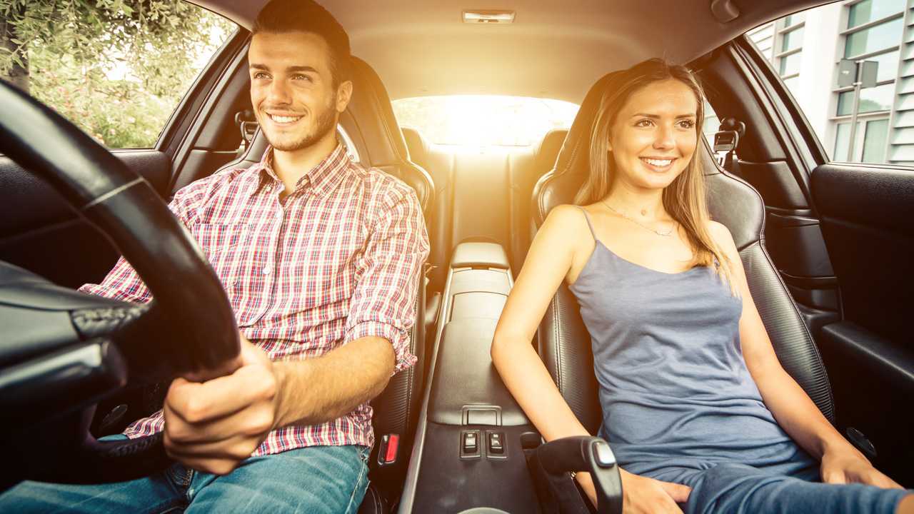 Couple driving without wearing seatbelts