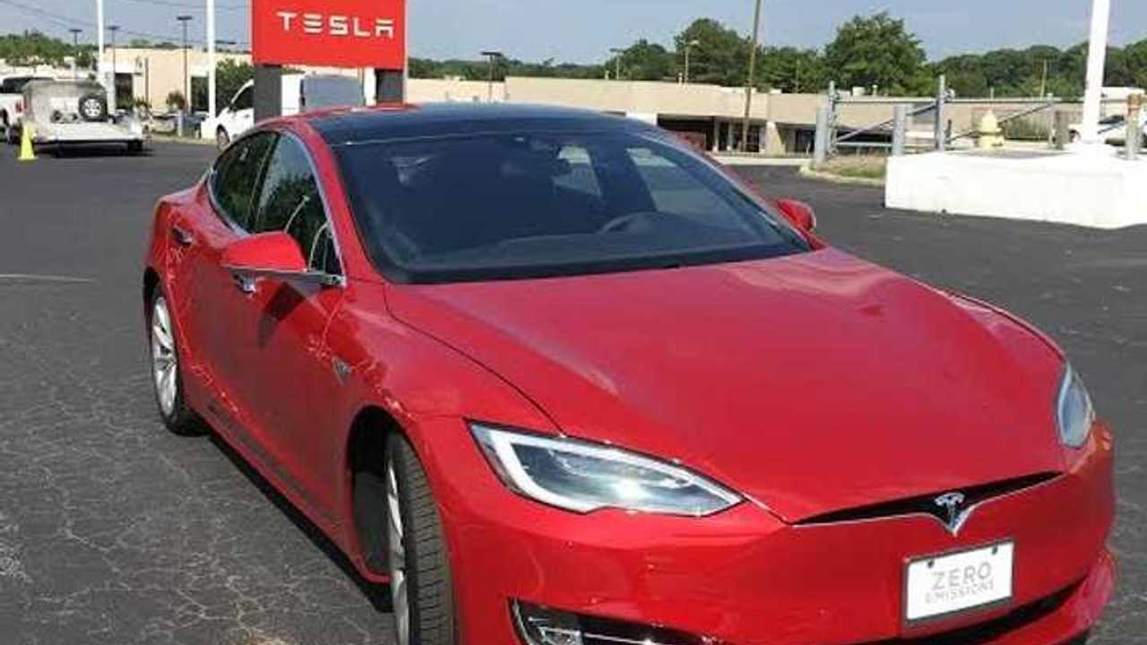 Tesla Model S Before Front License Plate Delete - Image: Michael Beinenson / InsideEVs
