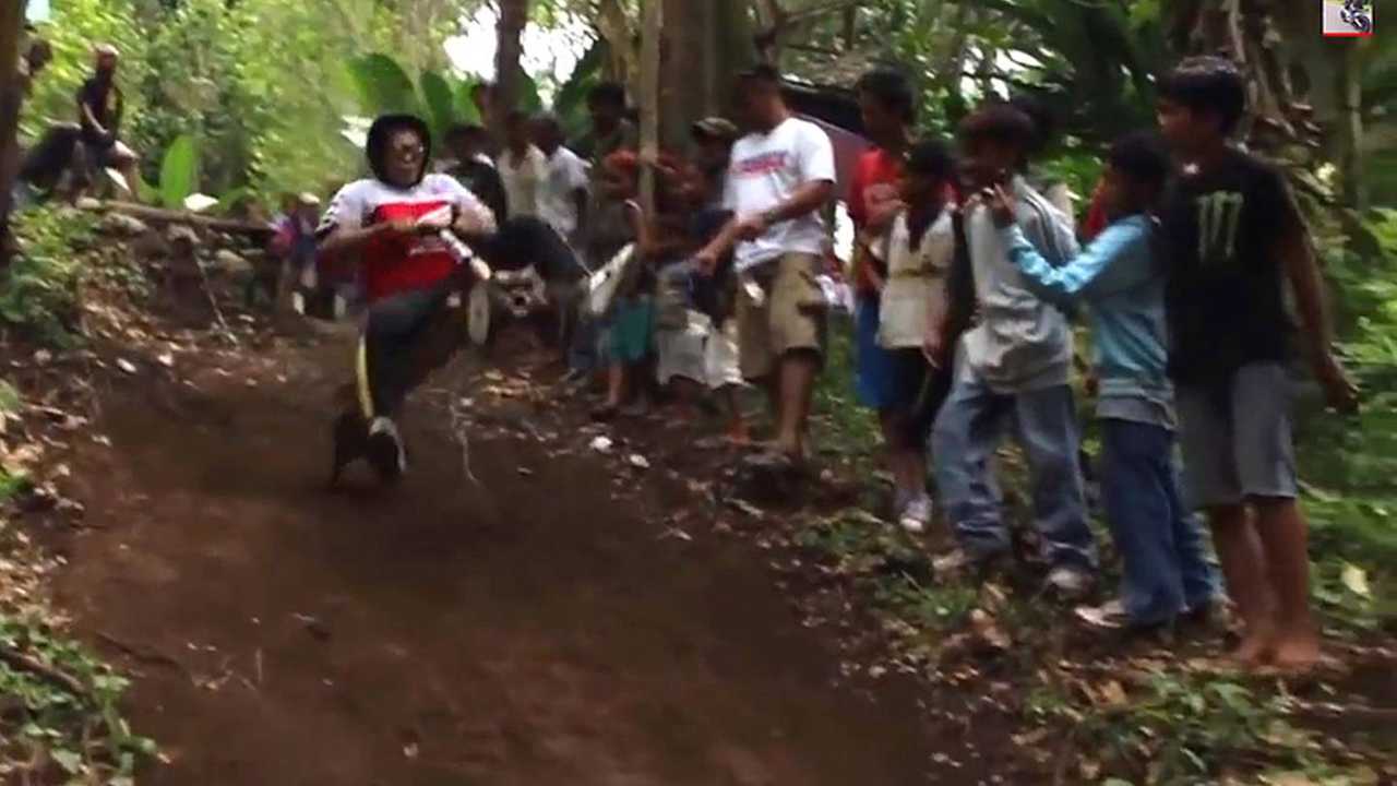 Watch These Kids Fly on Homemade Karts in The Philippines
