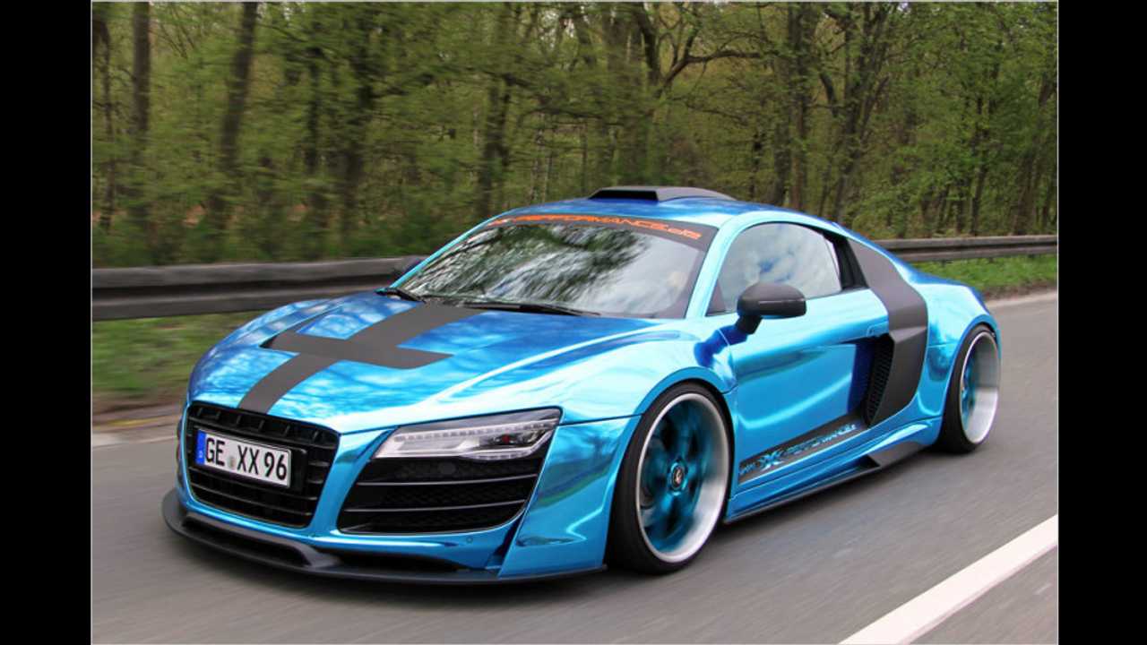 Breitbau-Bolide in Baby-Blau