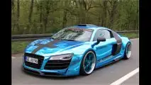 Breitbau-Bolide in Baby-Blau