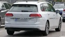 Nuova Volkswagen Golf Variant, le prime foto spia