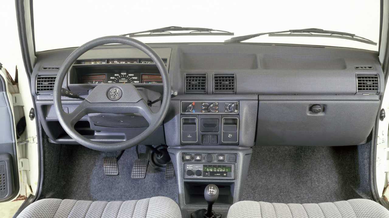 Peugeot 305