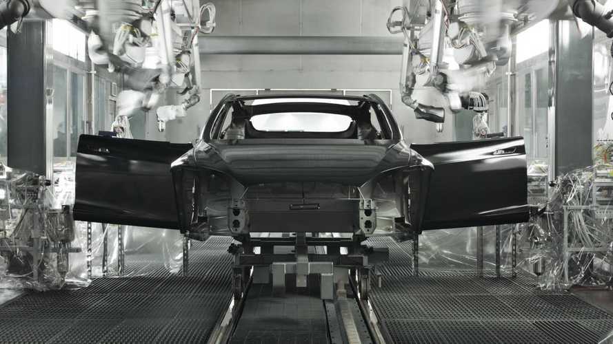 Сотрудник, бди! В Tesla враги!