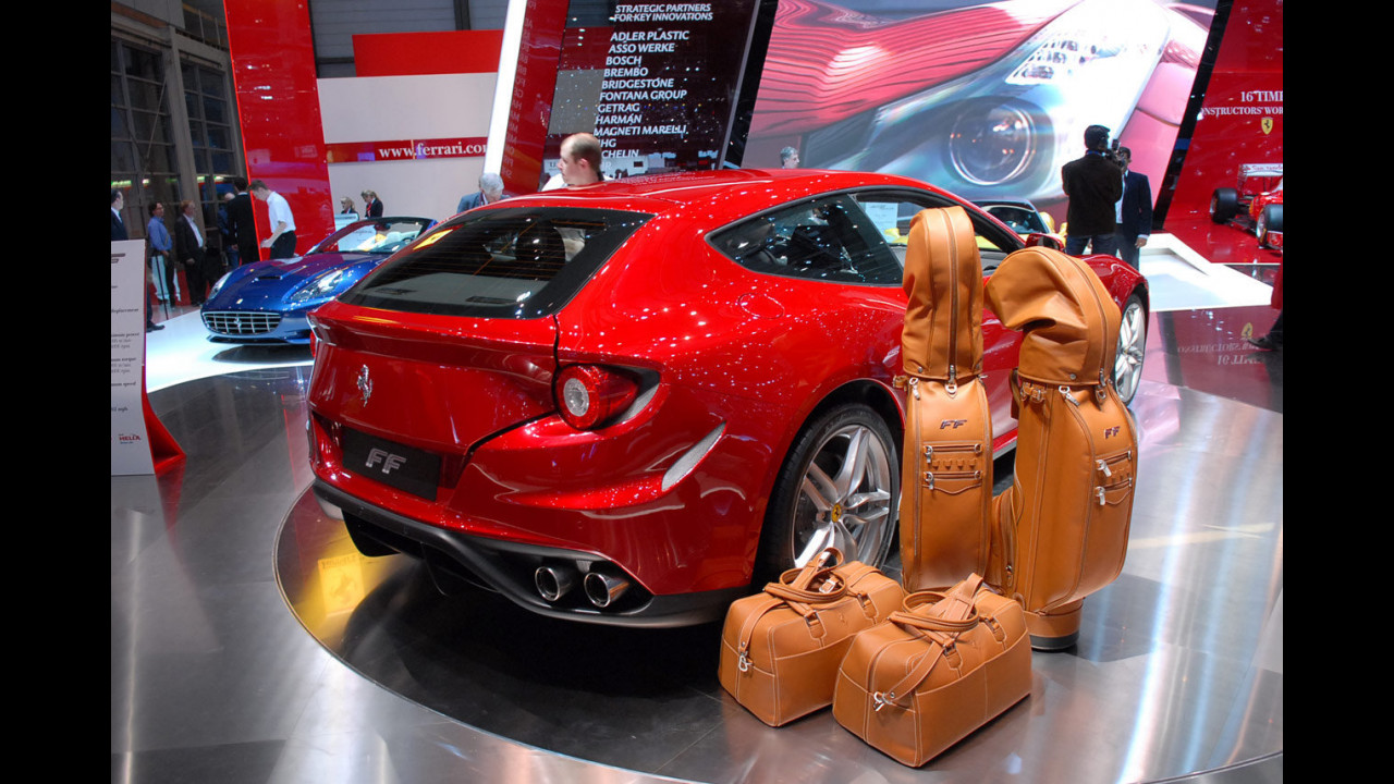 Dentro la Ferrari FF al Salone di Ginevra 2011
