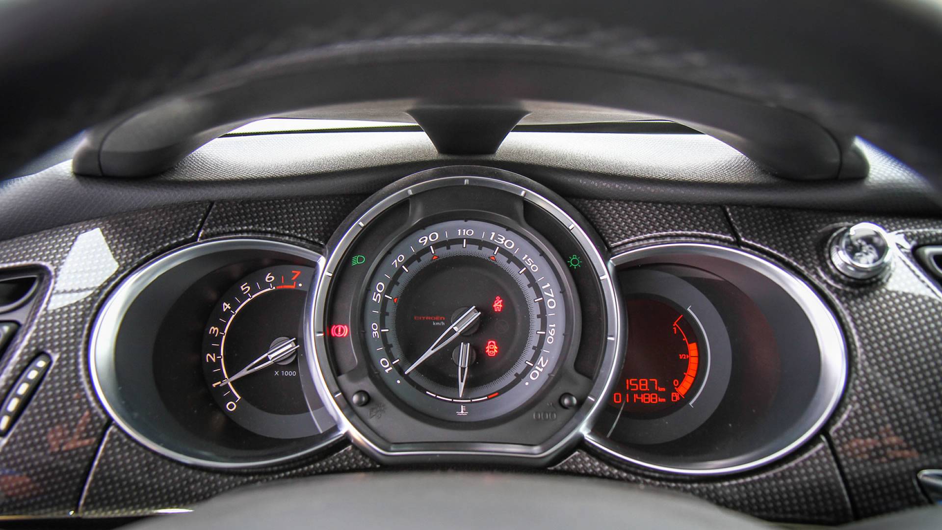 volkswagen-fusca-e-citroen-ds3.jpg