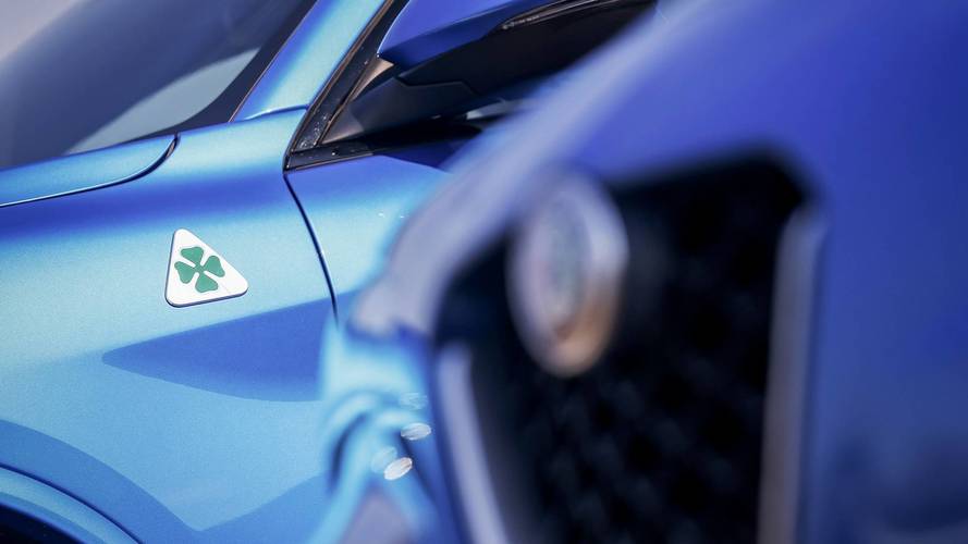 Alfa Romeo Giulia vs Stelvio Drag Race