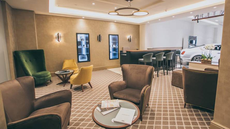 Jack Barclay Bentley showroom'u