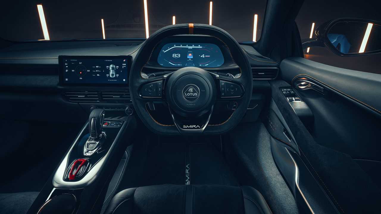 Салон Lotus Emira