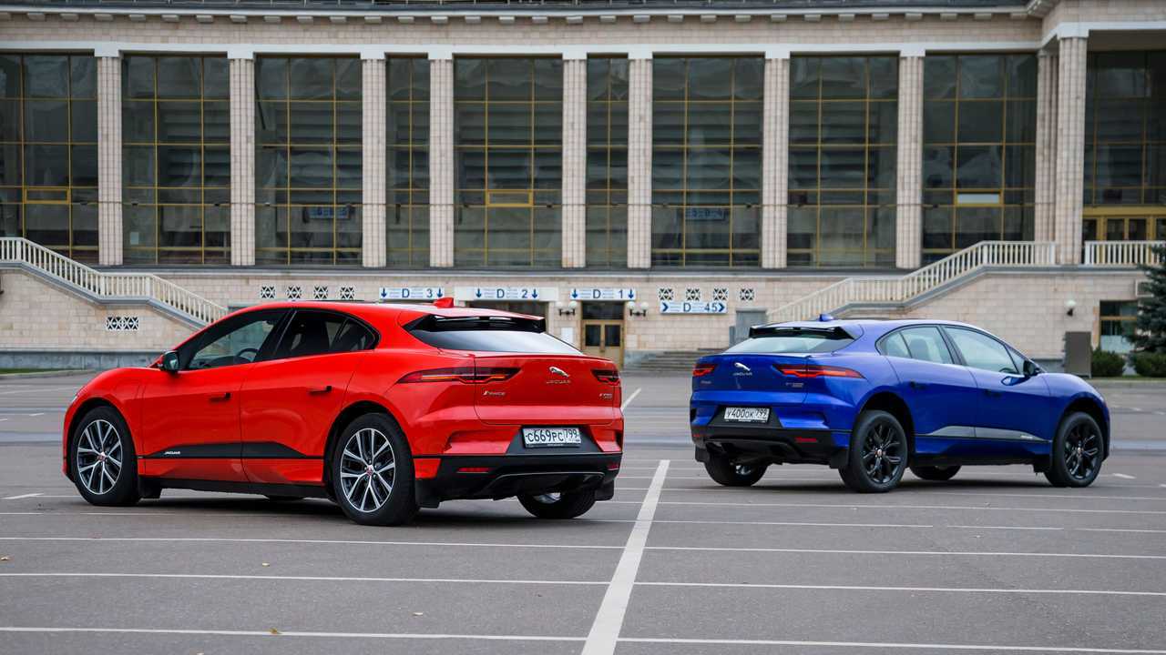 Jaguar I-Pace синий и красный