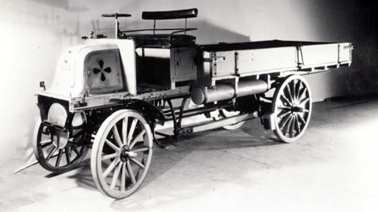 So sieht der erste LKW von 1896 aus