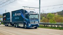 Mercedes-Benz eActros with trailer