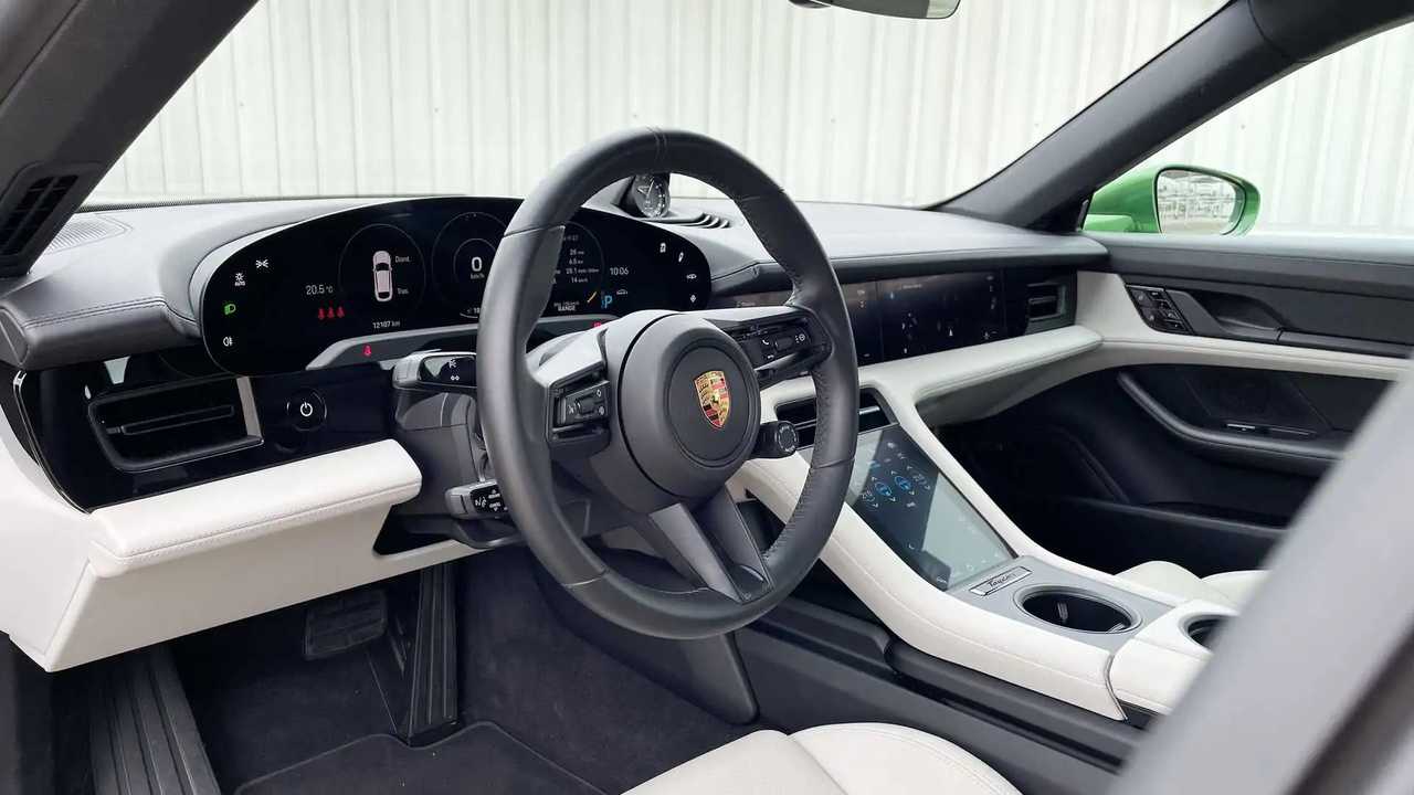 Porsche Taycan 4 Cross Turismo