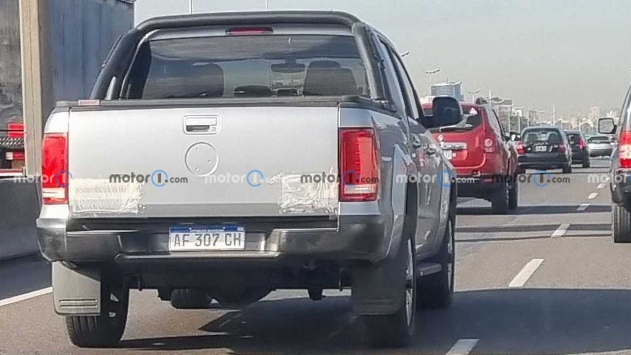 Volkswagen Amarok reestilizada em testes