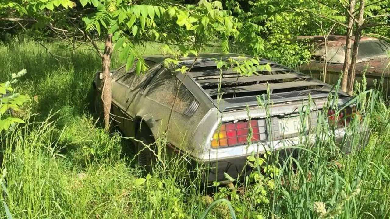 DeLorean DMC-12 abandonado