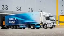 Mercedes-Benz eActros 300 tractor