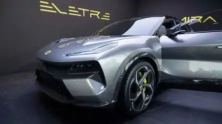 Первый кроссовер Lotus сошел с конвейера китайского завода Lotus Eletre