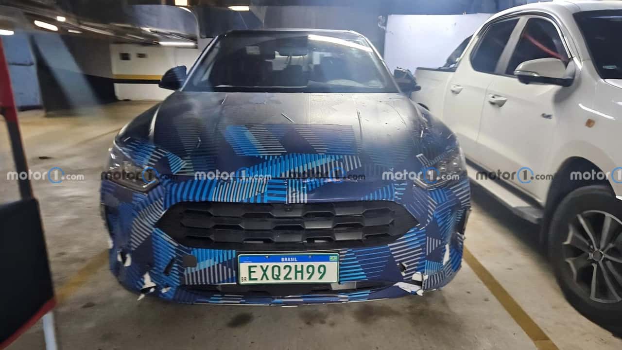 Flagra picape híbrida da BYD no Brasil