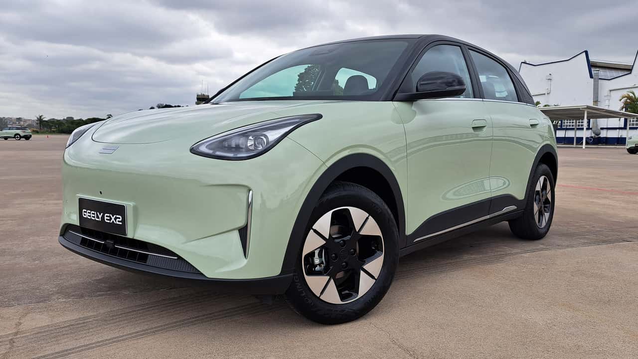 Geely confirma quando EX2 e EX5 terão CarPlay e Android Auto no Brasil