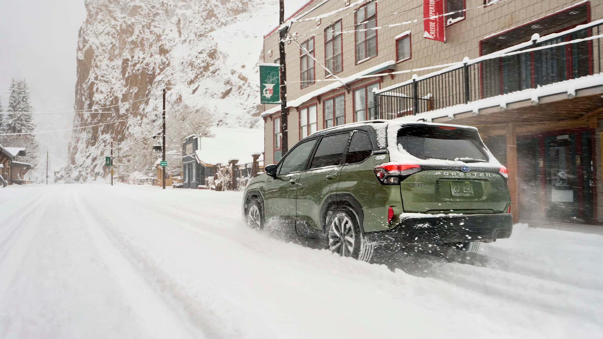 https://cdn.motor1.com/images/mgl/40E3EJ/s1/2025-subaru-forester-hybrid.jpg