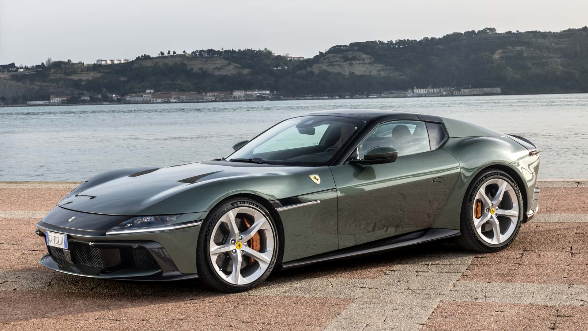https://cdn.motor1.com/images/mgl/40Eyyk/s1/2025-ferrari-12cilindri-spider-first-drive-review.jpg