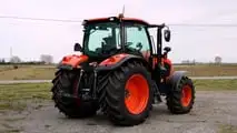 Kubota: trattore M 6-142 e aratro pentavomere in risaia
