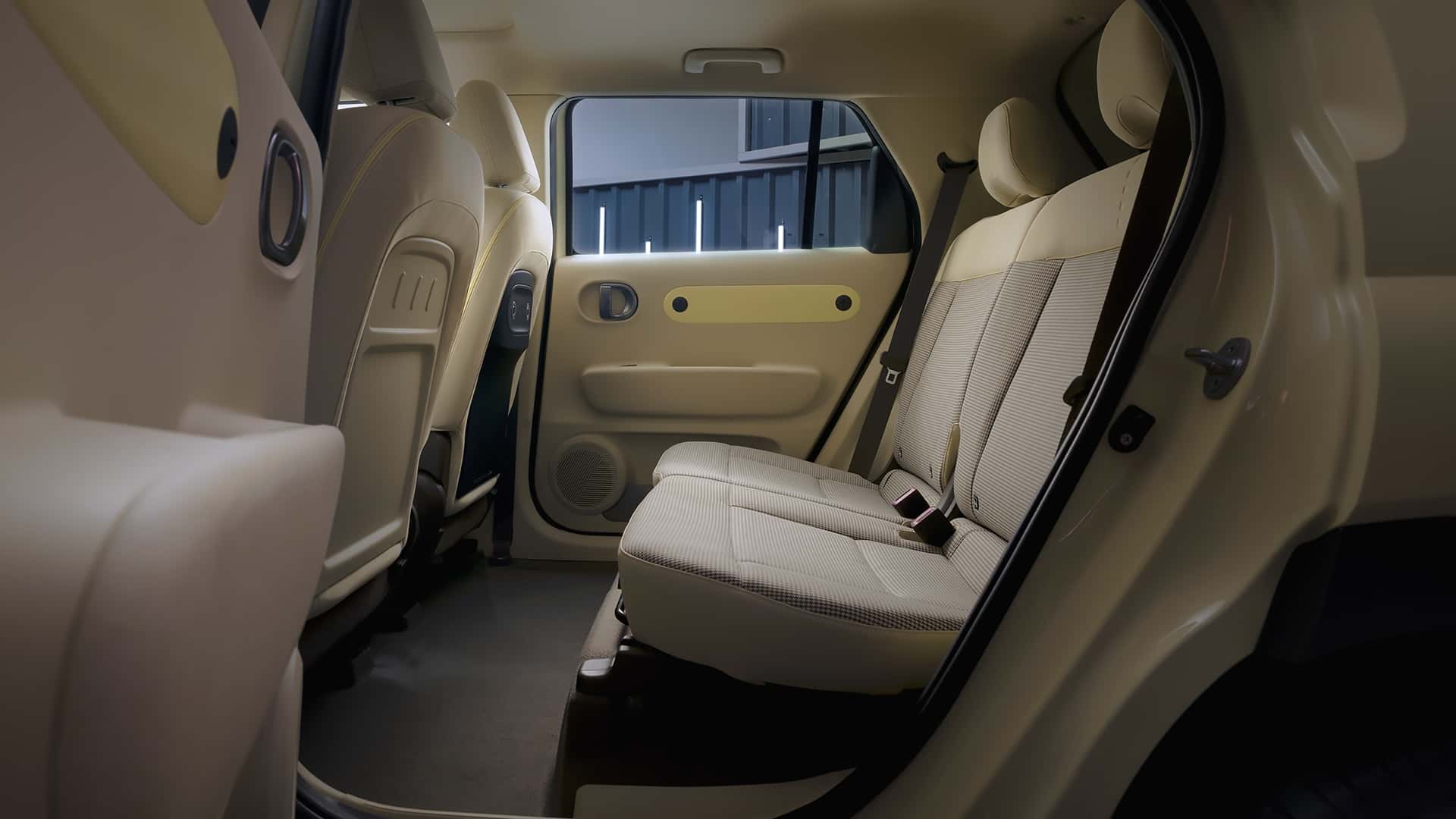 https://cdn.motor1.com/images/mgl/40K8wk/s1/hyundai-inster-2024.jpg