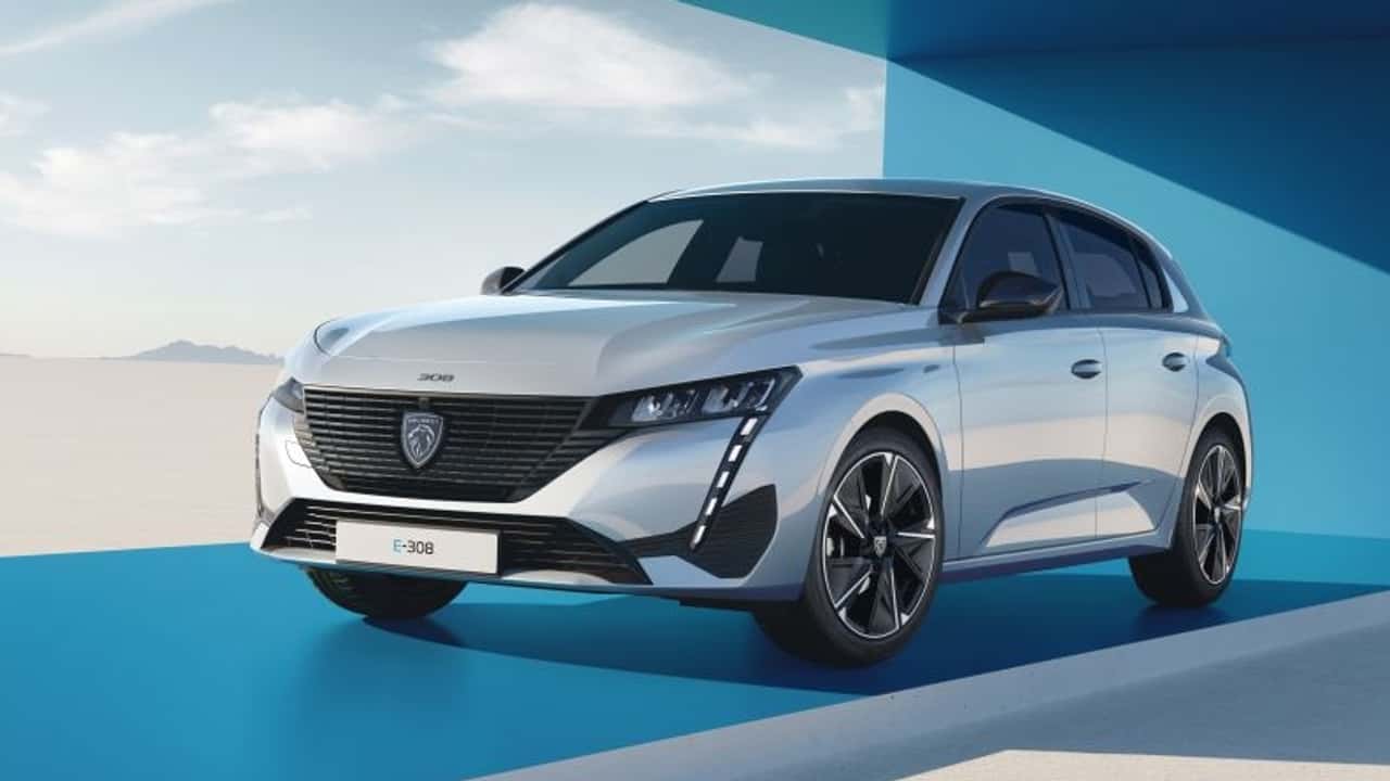 Peugeot E-308 in Weiß (Ansicht von schräg vorne)