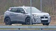 Nuove foto di spionaggio della Peugeot 2008