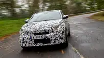 Abarth 600e (2024) auf ersten Teaser-Fotos