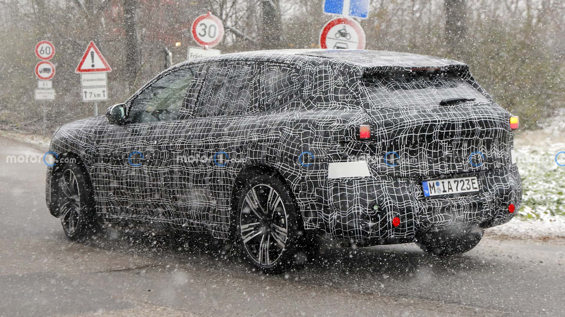 2025-bmw-ix3-spy-photo.jpg