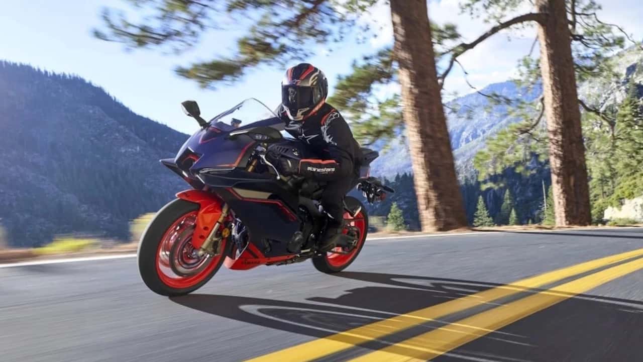 Yamaha R9 Matte Phantom Blue and Fluorescent Red