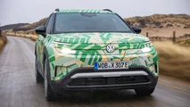 Versão da série VW ID Cross disfarçada em fotos de fábrica (2026)