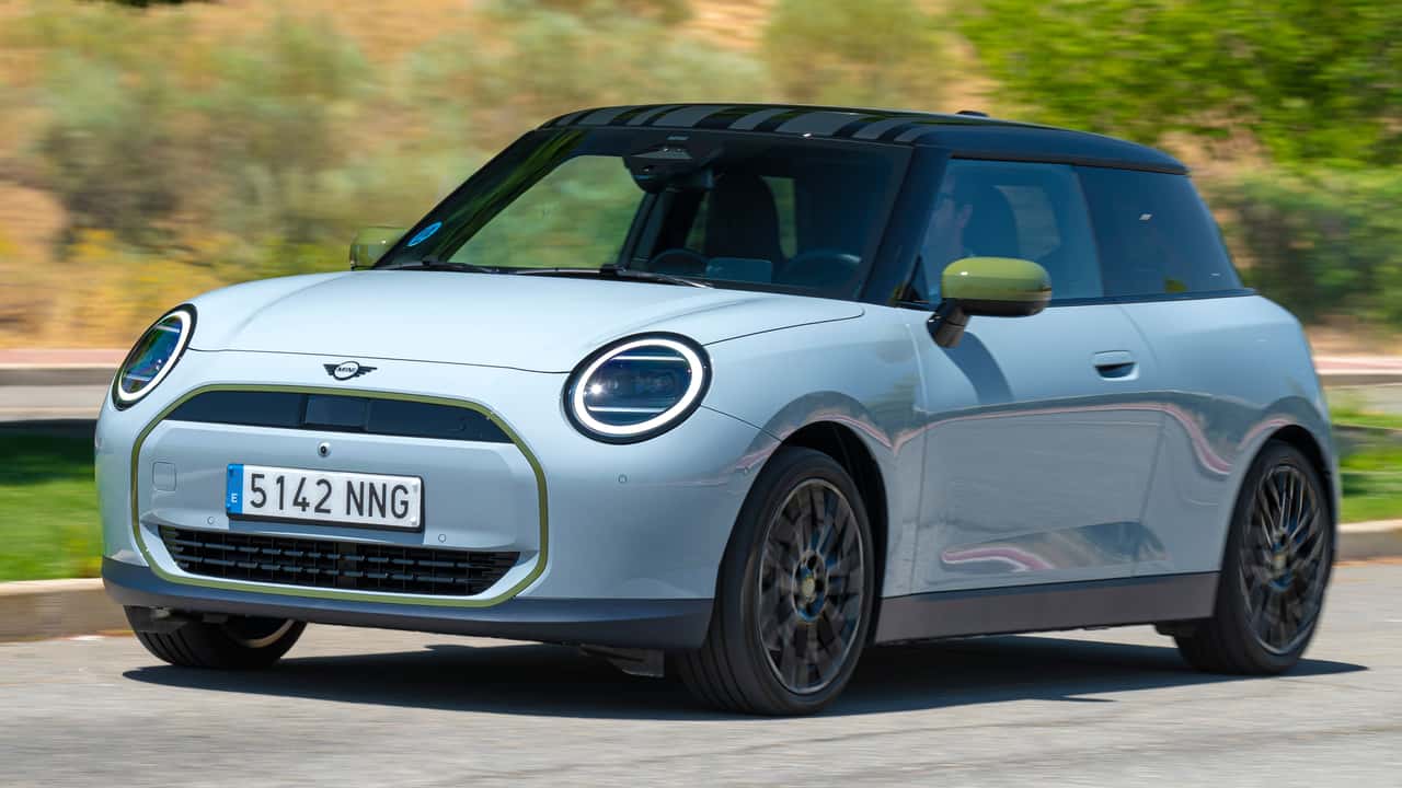 Probamos el MINI más a la moda, que corre casi tanto como el JCW de gasolina