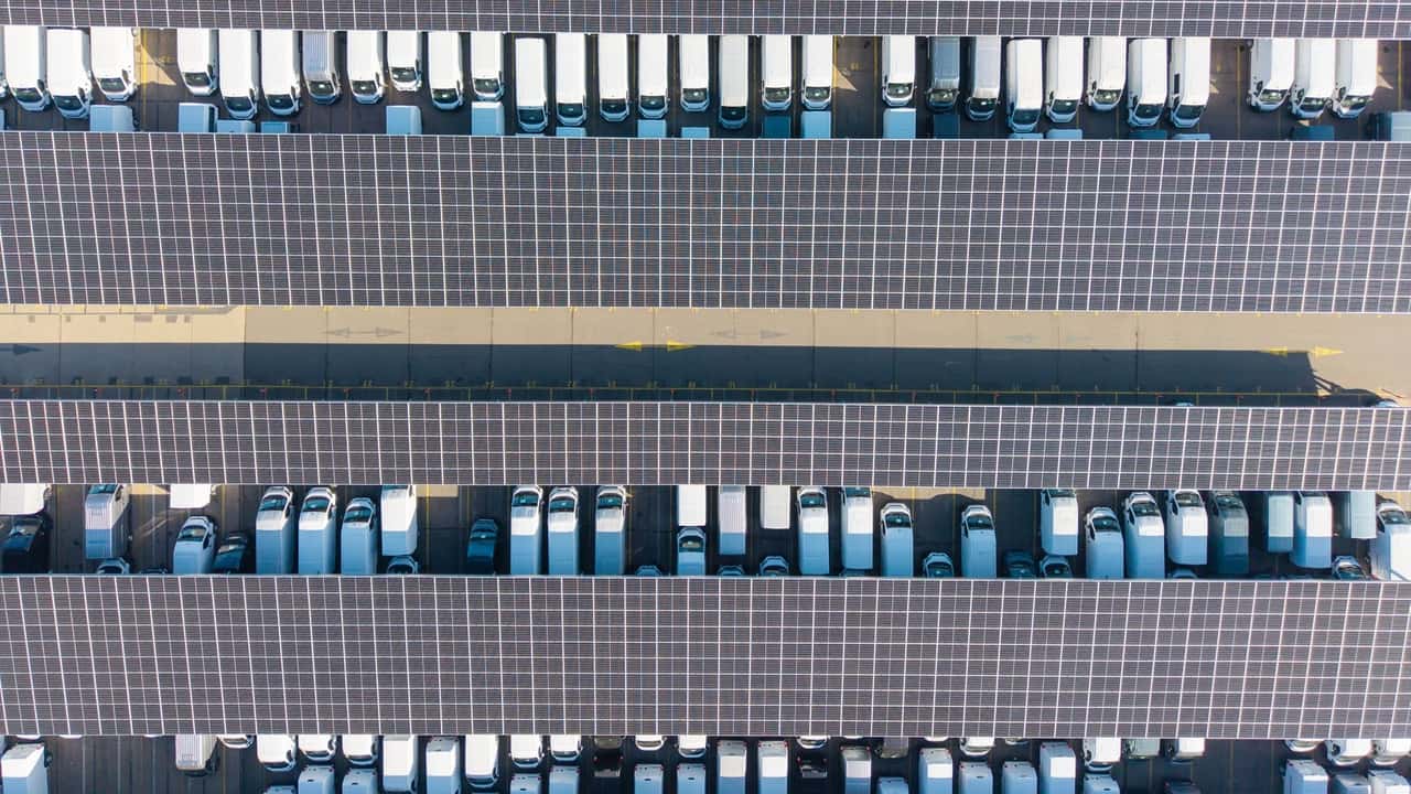 Il carport fotovoltaico di Stellantis