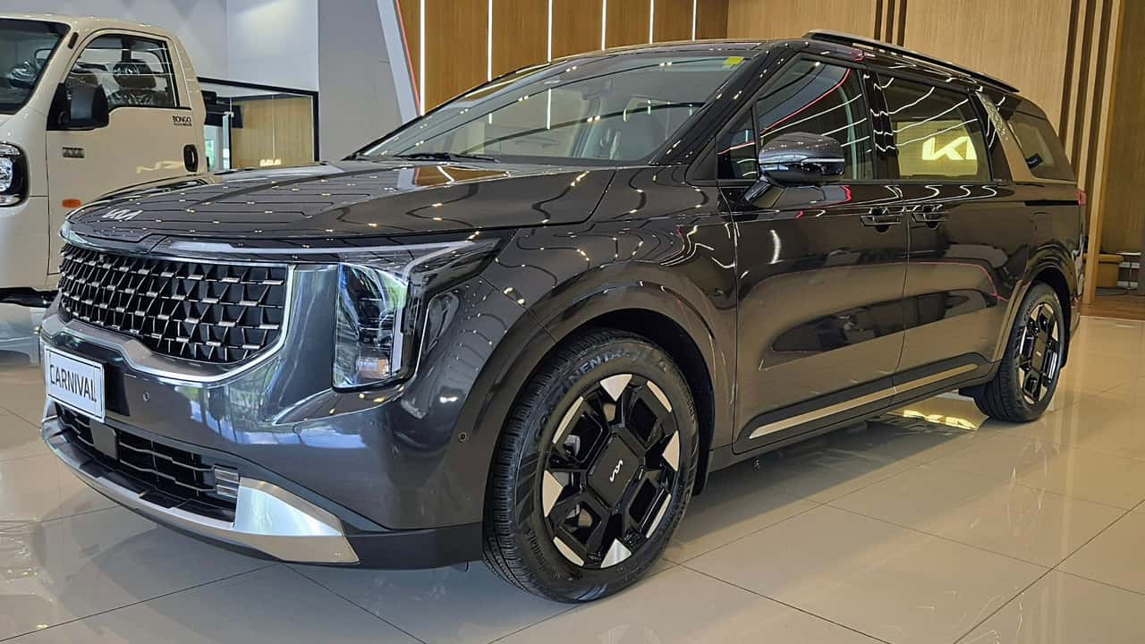 M1 nas lojas: Kia Carnival 3.5 V6 