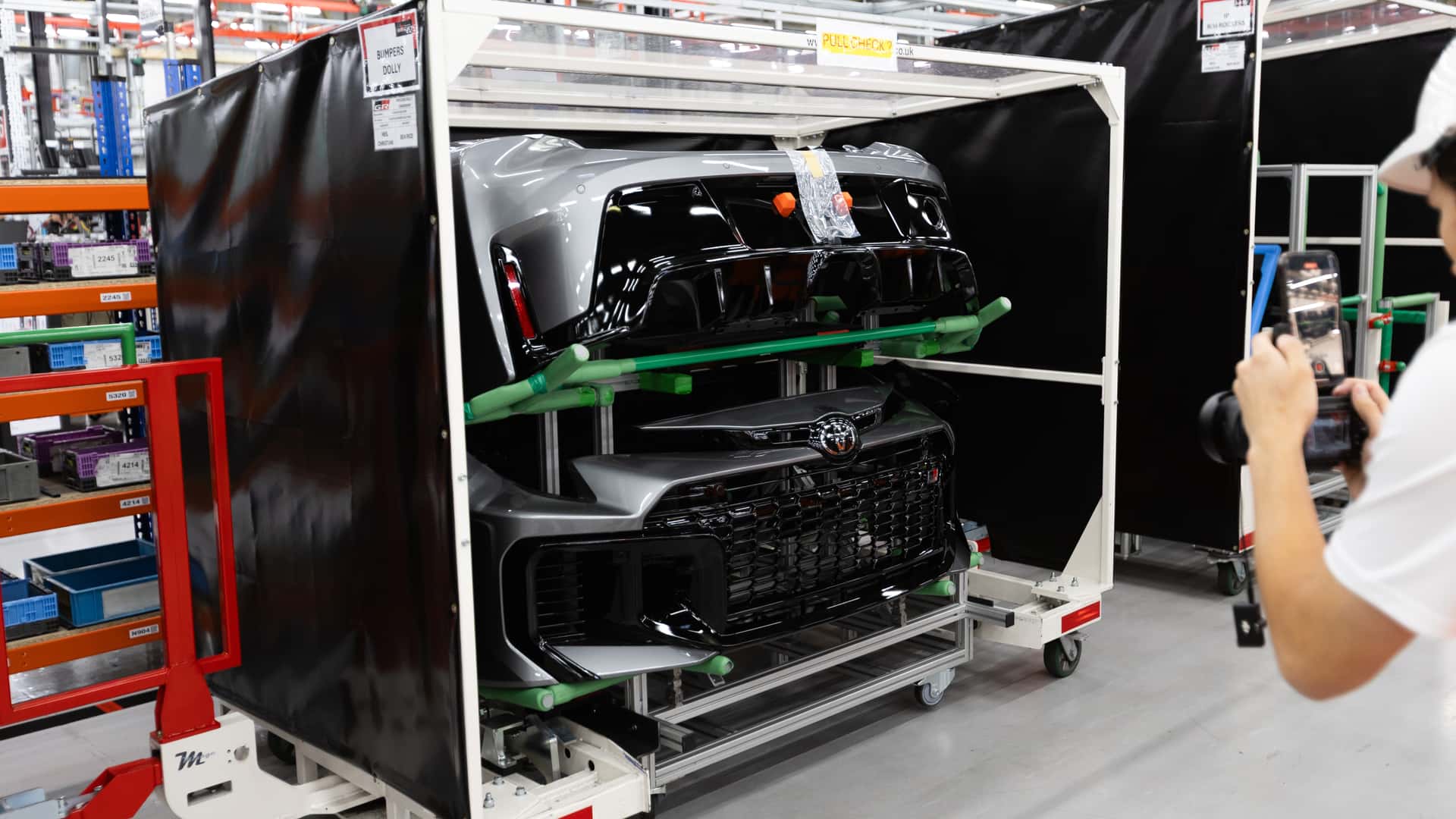 https://cdn.motor1.com/images/mgl/40YpjY/s1/toyota-uk-production.jpg
