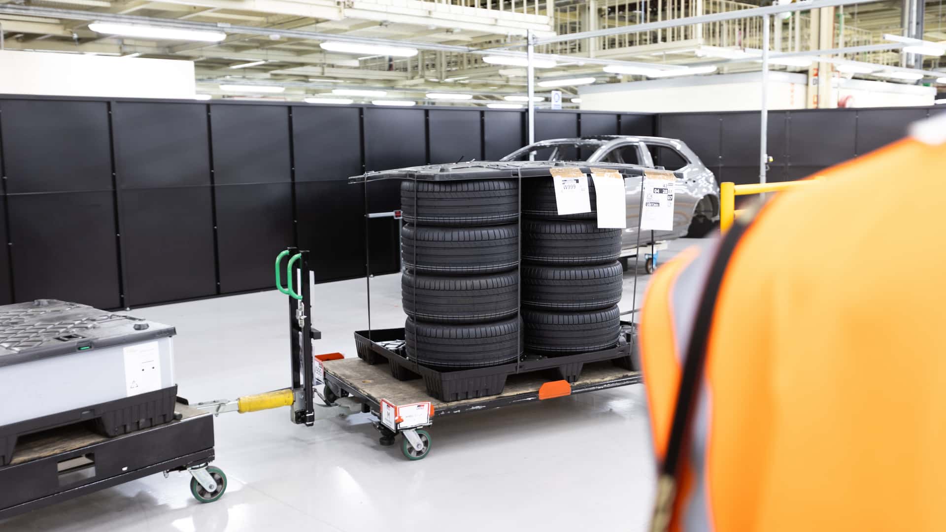 https://cdn.motor1.com/images/mgl/40YppJ/s1/toyota-uk-production.jpg