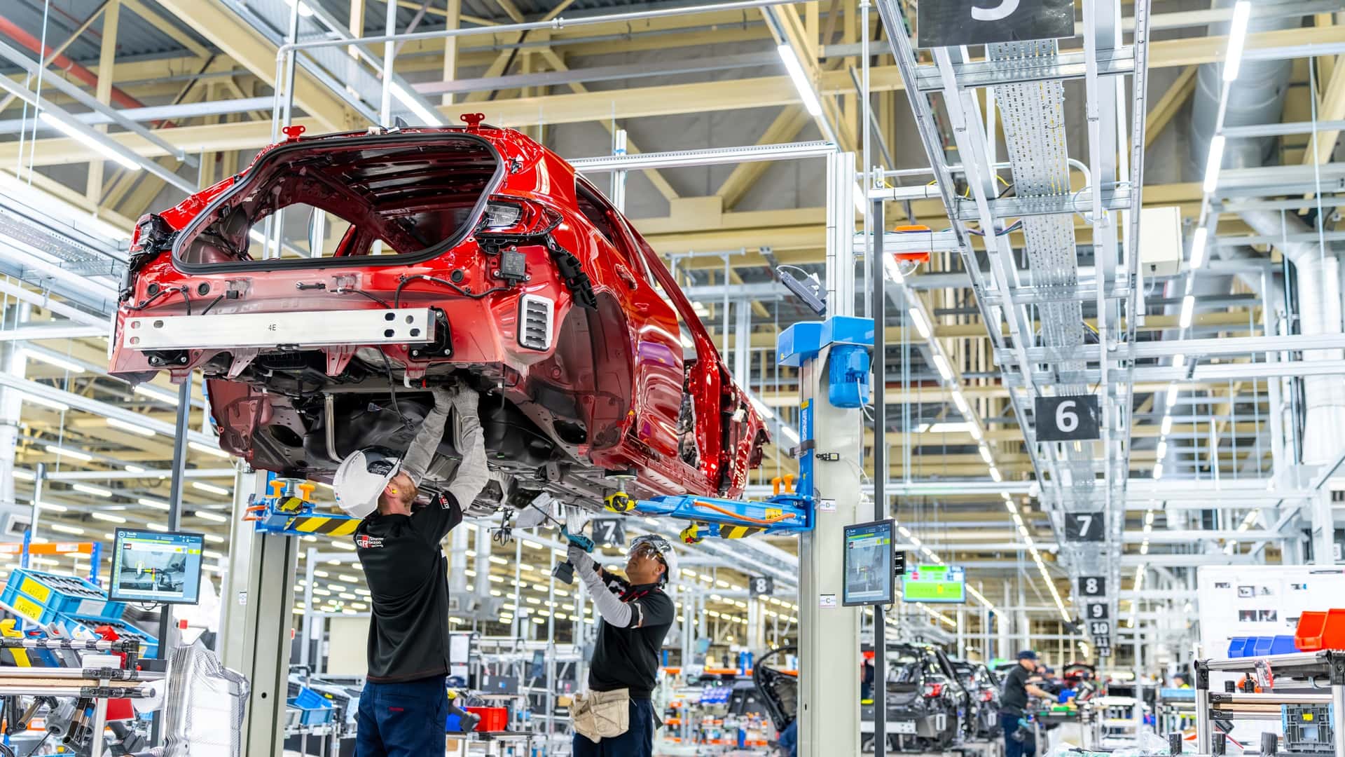 https://cdn.motor1.com/images/mgl/40Ypzz/s1/toyota-gr-corolla-uk-plant-tour.jpg