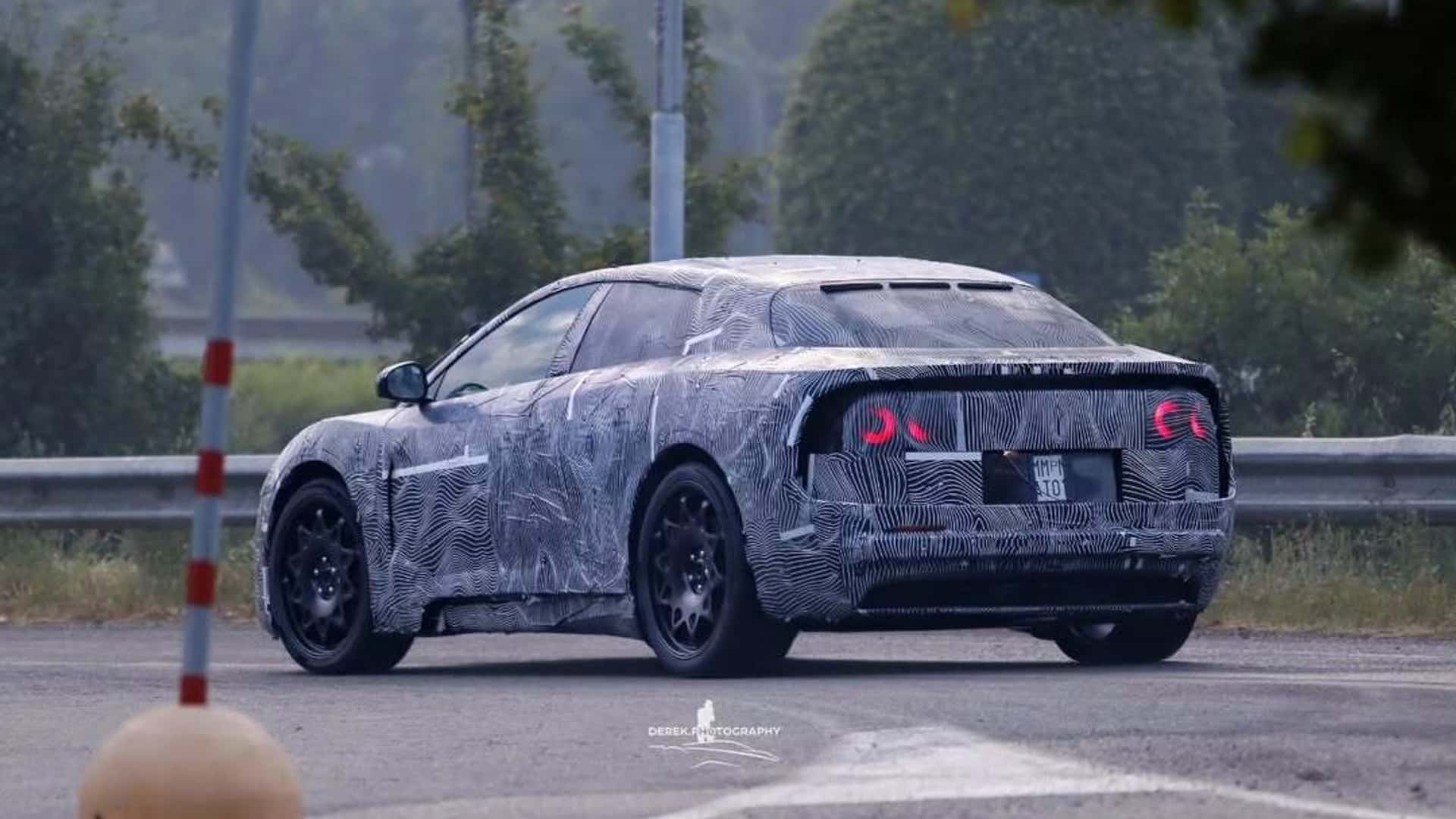 https://cdn.motor1.com/images/mgl/40YzLz/s1/ferrari-luce-spy-photo.jpg