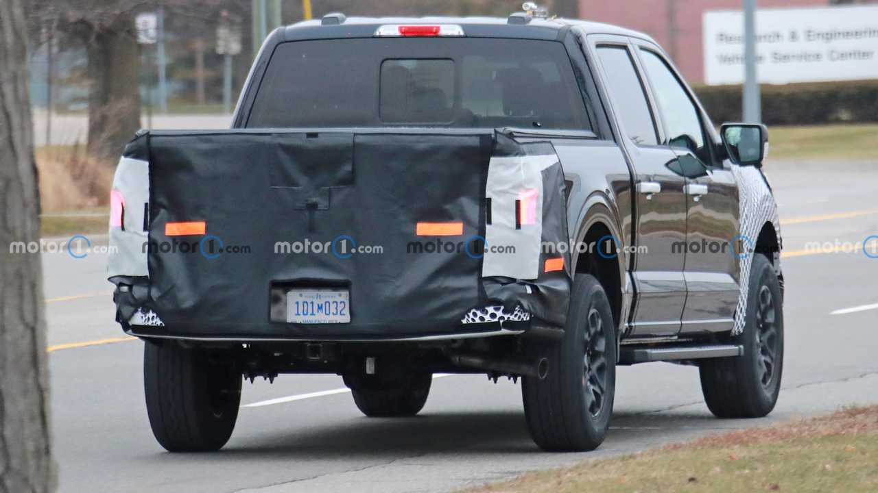 Foto spia posteriore Ford F-150 Lariat 2024