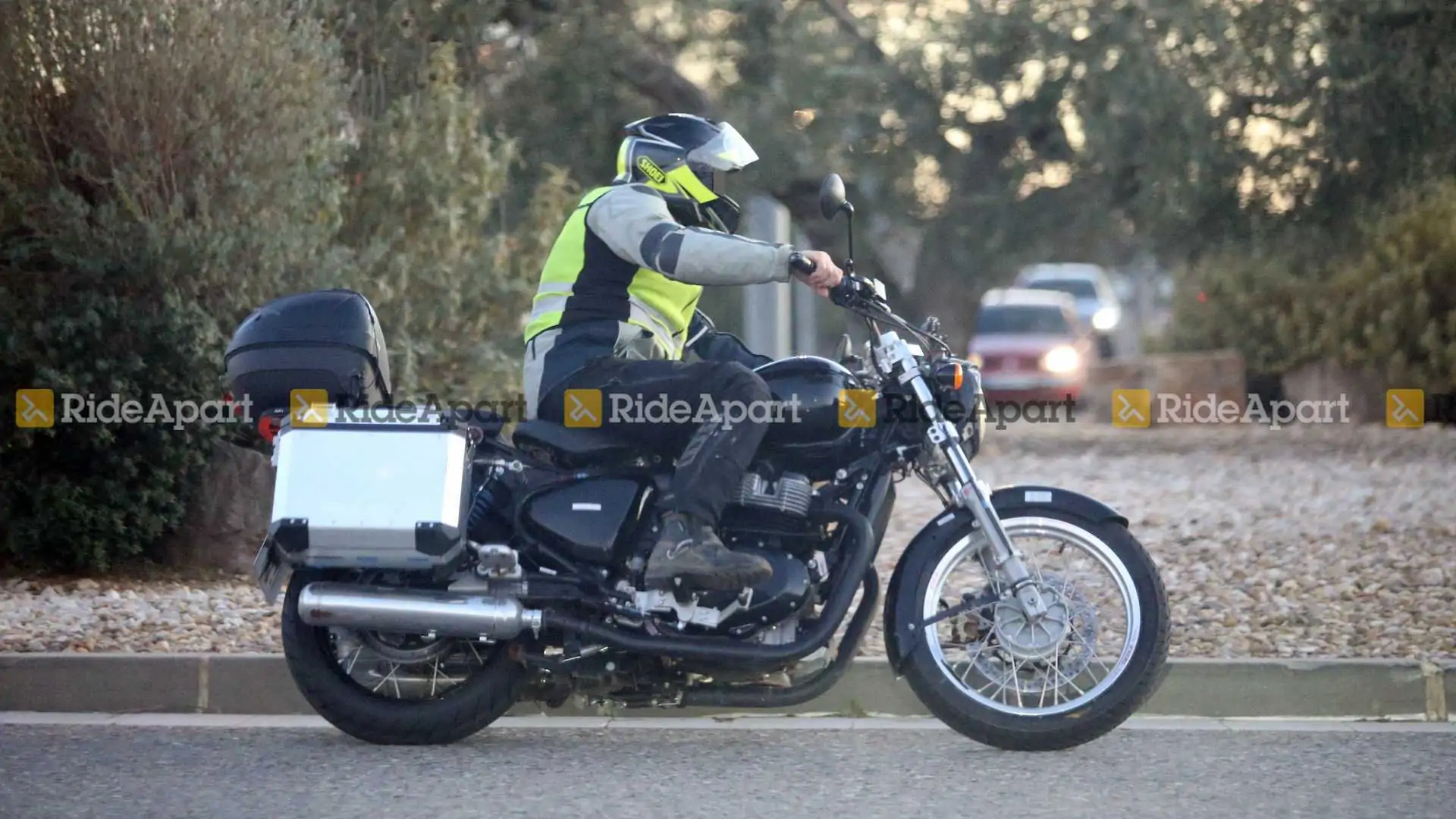Royal Enfield testa uma 3ª variante 650 focada em viagens