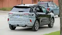 Ford Kuga Facelift (2022) auf neuen Erlkönigfotos