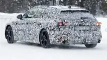 Audi A4 Avant (2023) in der Wintererprobung erwischt