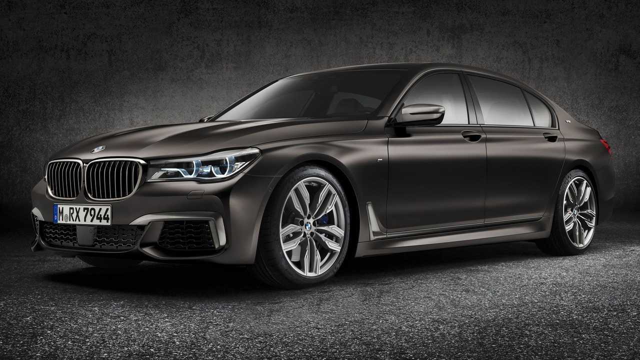 BMW M760i xDrive (2015)