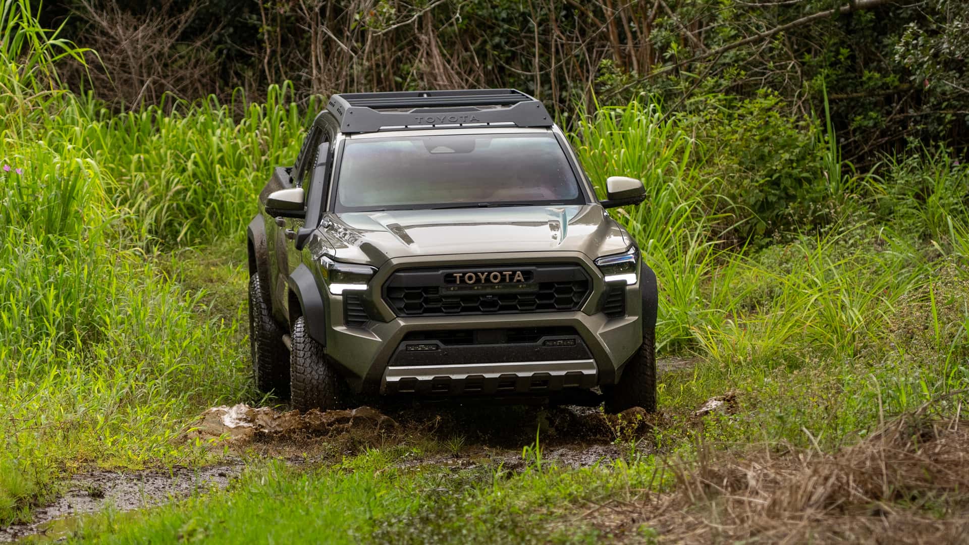 https://cdn.motor1.com/images/mgl/40m4MY/s1/2024-toyota-tacoma-trailhunter.jpg