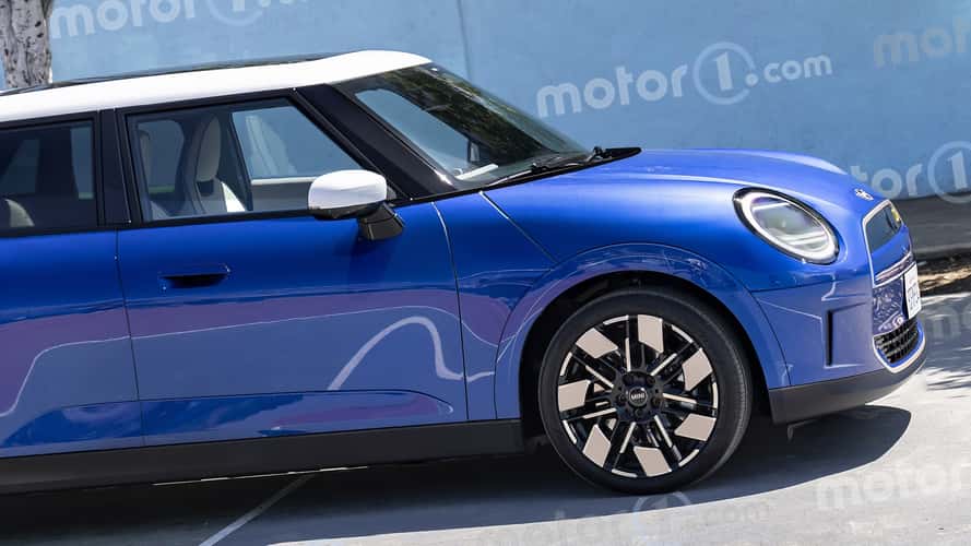 Neuer Mini Fünftürer im exklusiven Motor1-Rendering